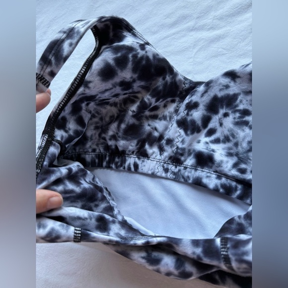 Buc-ee’s Black and White Tie Dye Athletic Crop Top Small - Picture 6 of 6